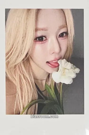 Dahyun Beyond Beauty Photocard - tripleS - tripleS K-pop photocard