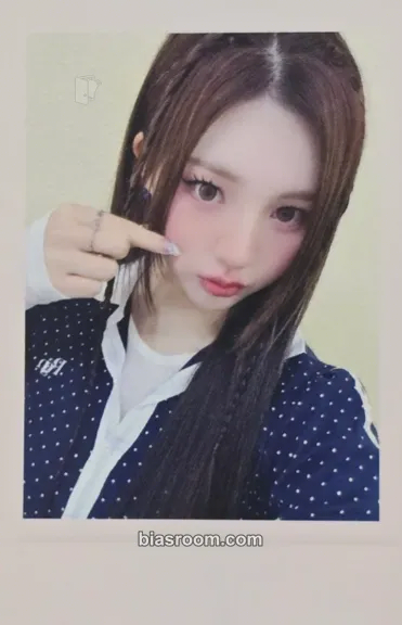 Yeonji Beyond Beauty Photocard - tripleS - tripleS K-pop photocard