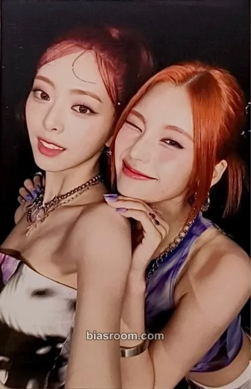 BORN TO BE Photocard - ITZY - ITZY K-pop photocard