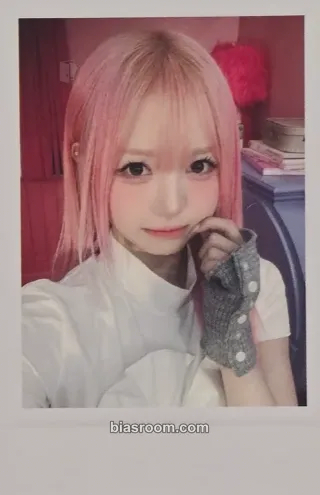 Chaewon Beyond Beauty Photocard - tripleS - tripleS K-pop photocard