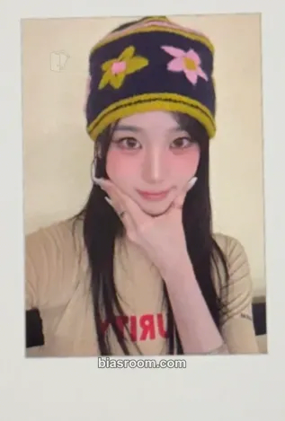 Jiyeon Beyond Beauty Photocard - tripleS - tripleS K-pop photocard