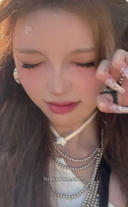 Jeong Saebi Not Just Pretty Photocard - izna - izna K-pop photocard