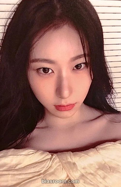 Chaeryeong BORN TO BE Photocard - ITZY - ITZY K-pop photocard