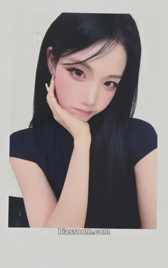 Nakyoung Beyond Beauty Photocard - tripleS - tripleS K-pop photocard
