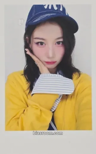 Kaede Beyond Beauty Photocard - tripleS - tripleS K-pop photocard