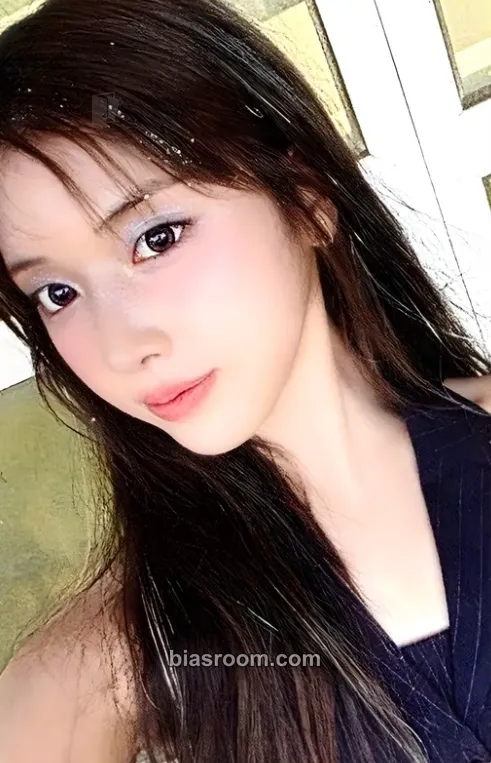 Jiwoo Blue Valentine Photocard - NMIXX - NMIXX K-pop photocard
