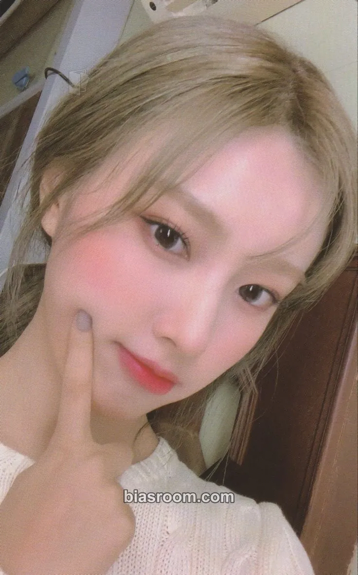 Hyewon One-reeler / Act IV Photocard - IZ*ONE - IZ*ONE K-pop photocard