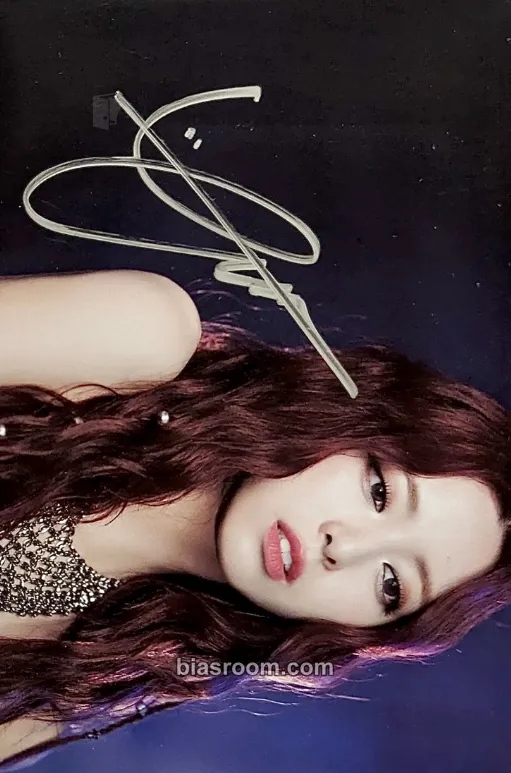 Yuna BORN TO BE Photocard - ITZY - ITZY K-pop photocard