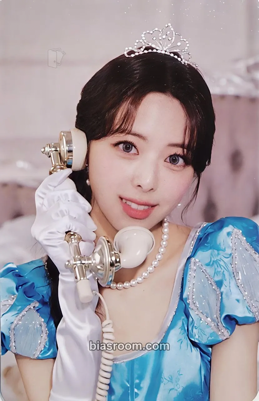 Yuna The 2nd Fan Meeting ITZY, MIDZY, Let's Fly! "To Wonder World" Photocard - ITZY - ITZY K-pop photocard