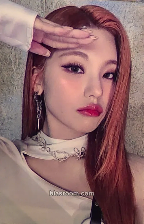Yeji BORN TO BE Photocard - ITZY - ITZY K-pop photocard