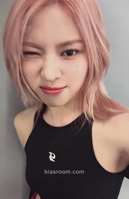 Ryujin BORN TO BE Photocard - ITZY - ITZY K-pop photocard
