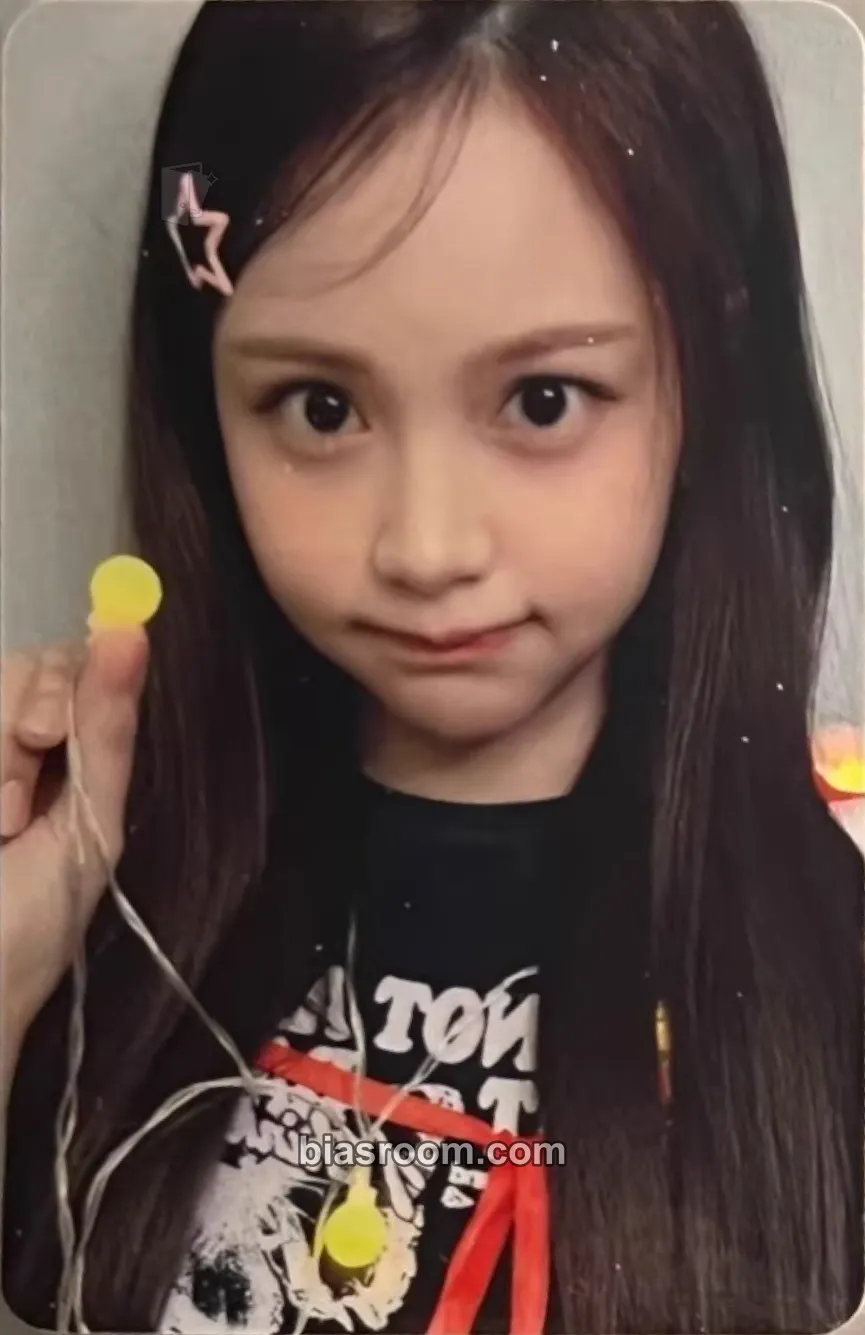 Carmen FOCUS Photocard - Hearts2Hearts - Hearts2Hearts K-pop photocard