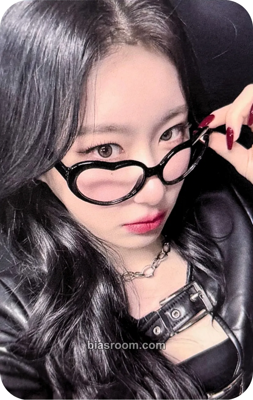 Chaeryeong BORN TO BE Photocard - ITZY - ITZY K-pop photocard