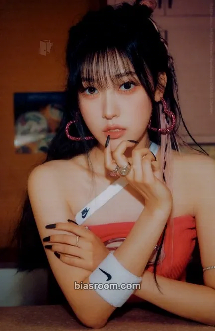 Choerry ODD EYE CIRCLE 1st World Tour: Volume UP Photocard - ARTMS - ARTMS K-pop photocard