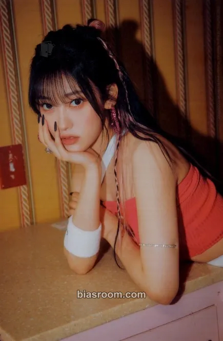 Choerry ODD EYE CIRCLE 1st World Tour: Volume UP Photocard - ARTMS - ARTMS K-pop photocard