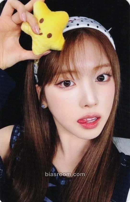 Jiwoo Blue Valentine Photocard - NMIXX - NMIXX K-pop photocard