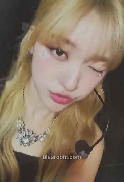 Choerry ODD EYE CIRCLE 1st World Tour: Volume UP Photocard - ARTMS - ARTMS K-pop photocard