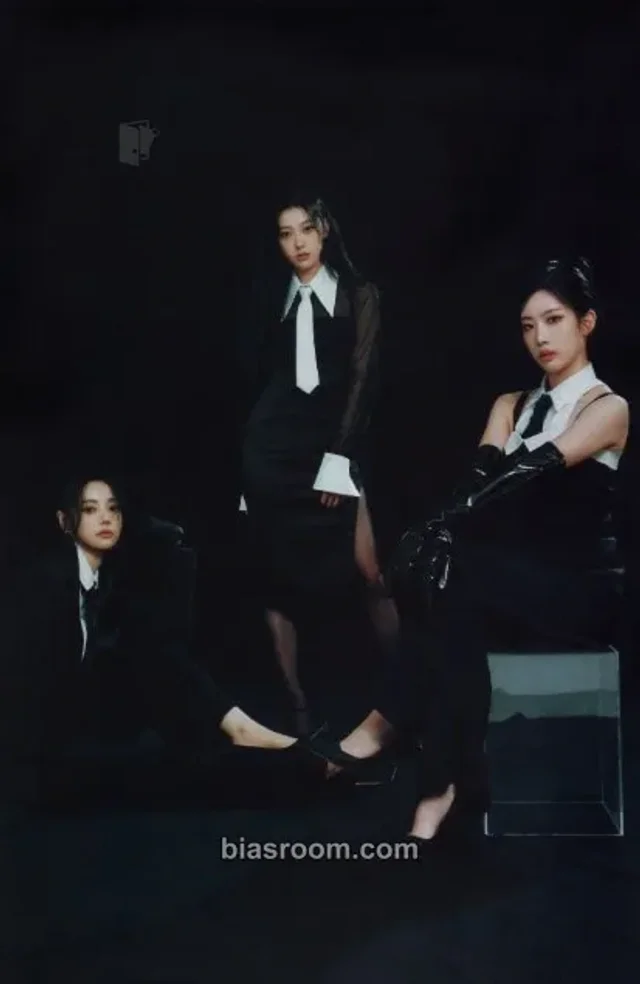 ARTMS - Kim Lip & JinSoul & Choerry - Volume Up Tour Event japan tour merch postcard postcard set
