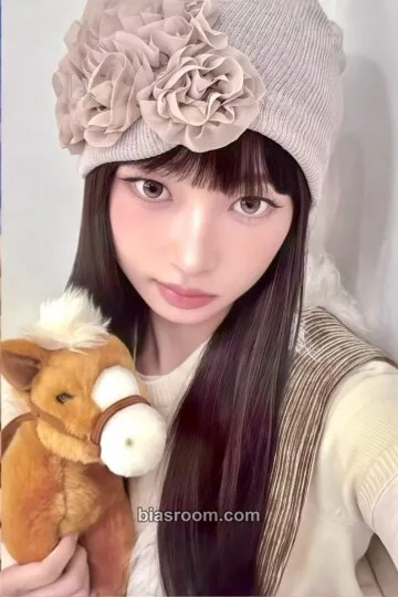 Rei 2026 Season's Greetings: ATELIER IVE Photocard - IVE - IVE K-pop photocard