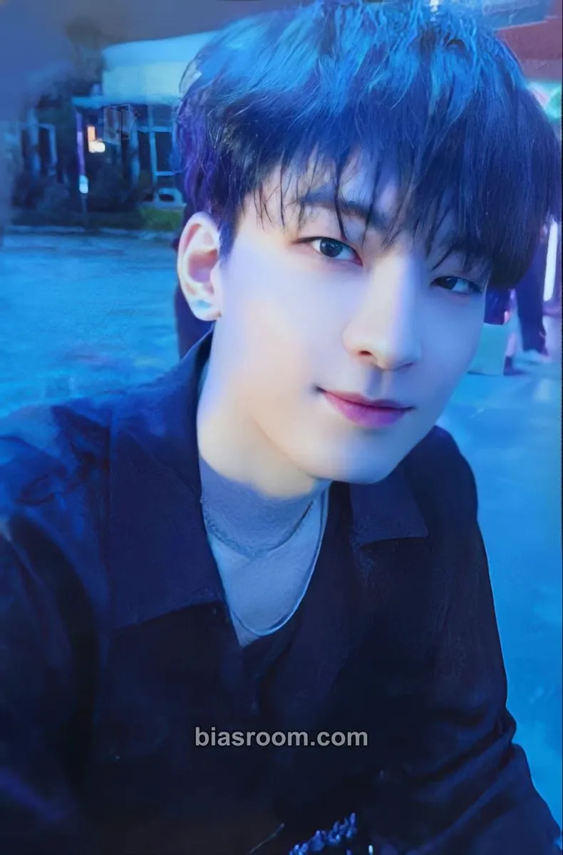 Wonwoo SECTOR 17 Photocard - SEVENTEEN - SEVENTEEN K-pop photocard