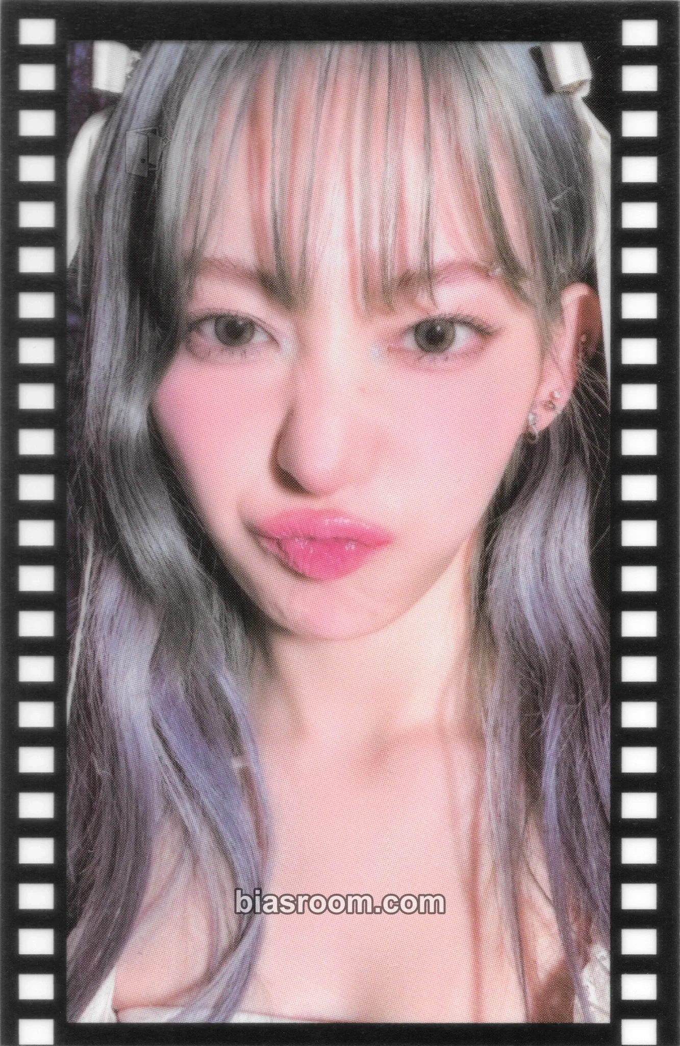 Sakura EASY Photocard - LE SSERAFIM - LE SSERAFIM K-pop photocard