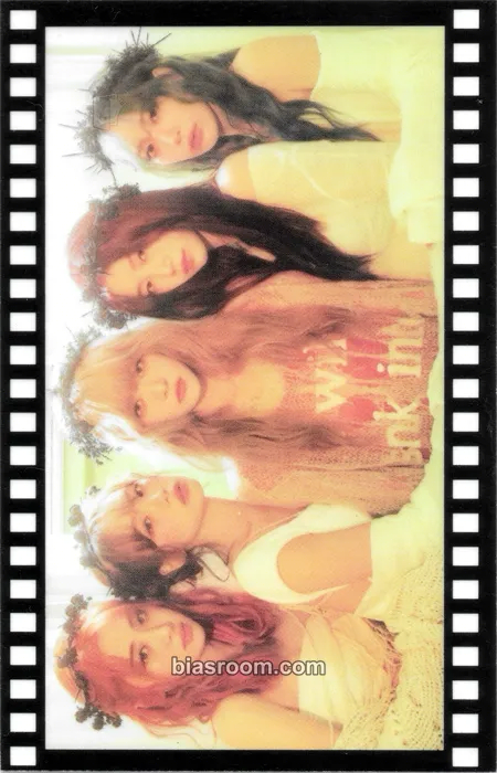 EASY Photocard - LE SSERAFIM - LE SSERAFIM K-pop photocard