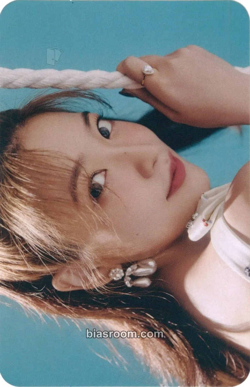 Yeri Bloom Photocard - Red Velvet - Red Velvet K-pop photocard