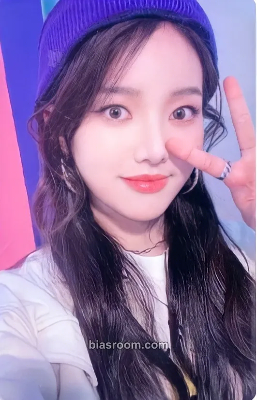 Soojin We Play Photocard - Weeekly - Weeekly K-pop photocard