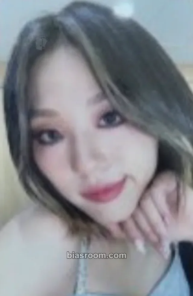 Queenz Eye - Wonchae - UNI-Q Album pob (pre-order benefit) fansign