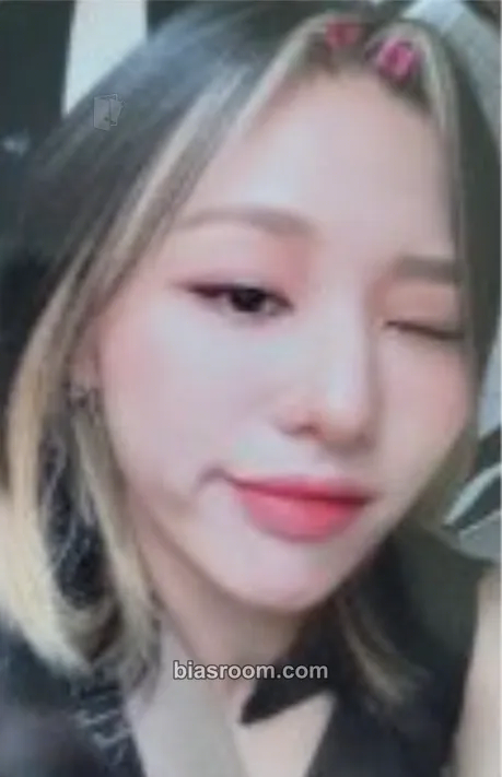 Wonchae UNI-Q Photocard - Queenz Eye - Queenz Eye K-pop photocard