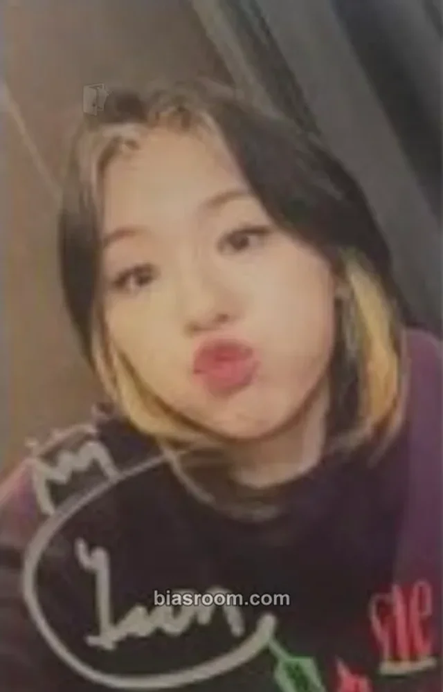 Queenz Eye - Wonchae - UNI-Q Album broadcast gift signed