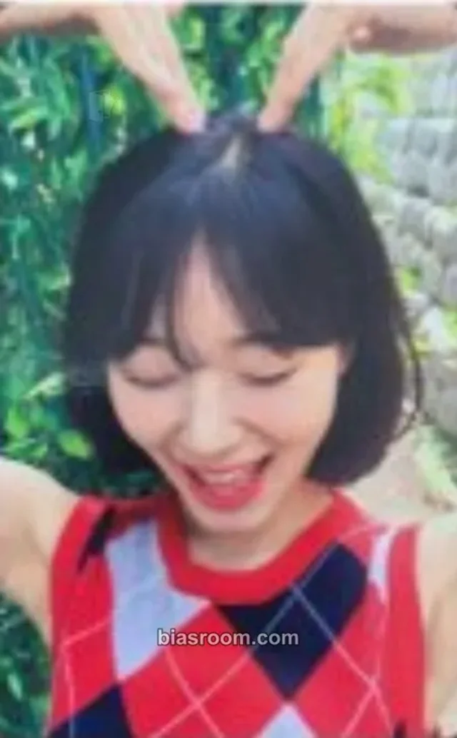 Hannah  Queenz Eye UNI-Q K-pop photocard