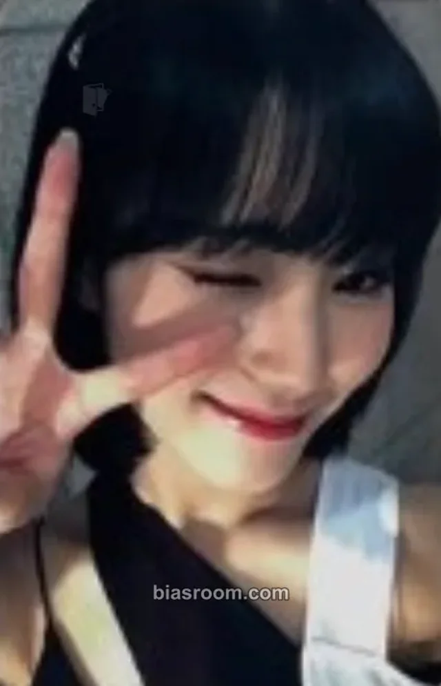Hannah  Queenz Eye UNI-Q K-pop photocard