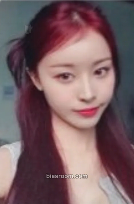 Narin UNI-Q Photocard - Queenz Eye - Queenz Eye K-pop photocard