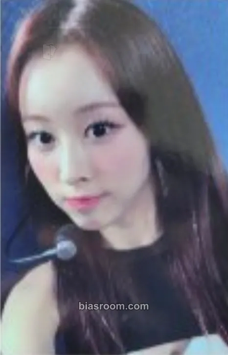 Narin UNI-Q Photocard - Queenz Eye - Queenz Eye K-pop photocard
