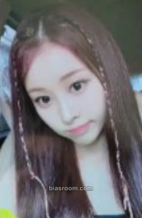 Narin UNI-Q Photocard - Queenz Eye - Queenz Eye K-pop photocard