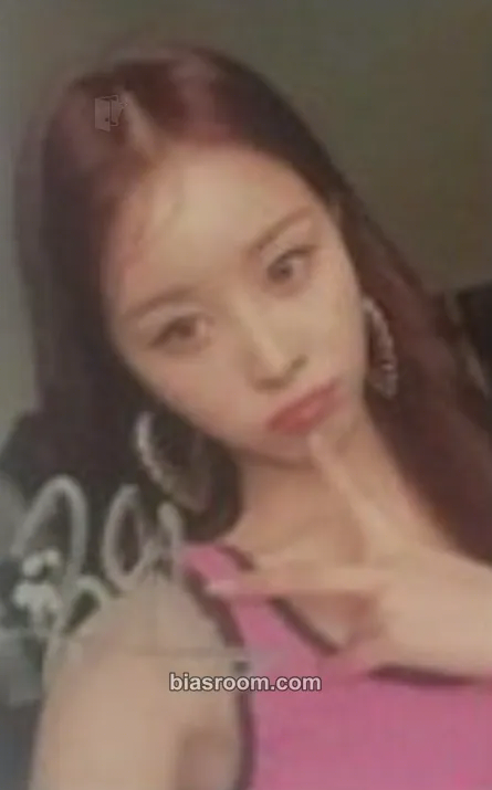 Narin UNI-Q Photocard - Queenz Eye - Queenz Eye K-pop photocard
