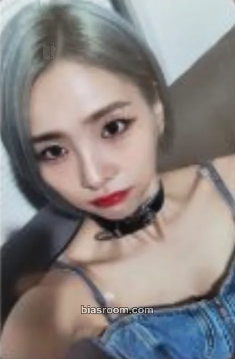 Ahyoon UNI-Q Photocard - Queenz Eye - Queenz Eye K-pop photocard