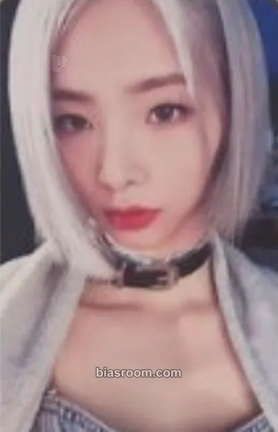 Ahyoon UNI-Q Photocard - Queenz Eye - Queenz Eye K-pop photocard