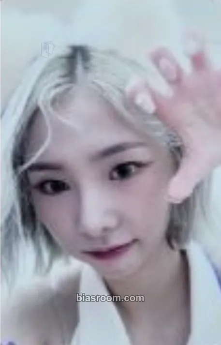 Ahyoon UNI-Q Photocard - Queenz Eye - Queenz Eye K-pop photocard