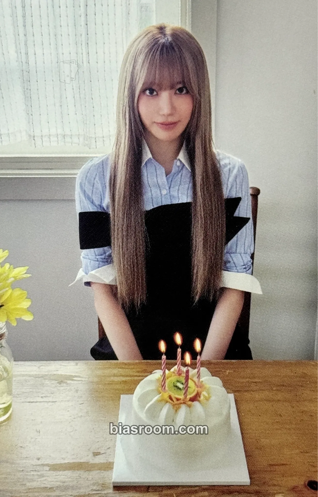Sakura 2025 Season's Greetings ‘Land of Le sserafim” Photocard - LE SSERAFIM - LE SSERAFIM K-pop photocard
