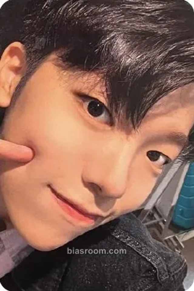 TOZ - Yuto - Flare Album hello82 exclusive pob (pre-order benefit)