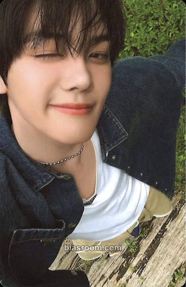 Gyuvin Cinema Paradise Photocard - ZEROBASEONE - ZEROBASEONE K-pop photocard