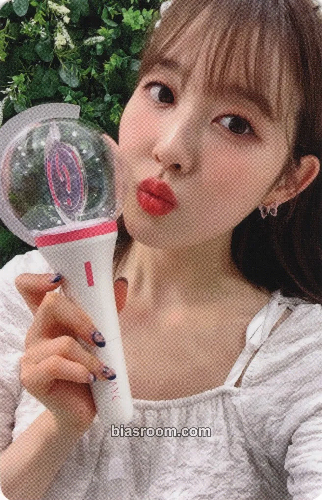 Sieun STAYC OFFICIAL LIGHTSTICK Photocard - STAYC - STAYC K-pop photocard