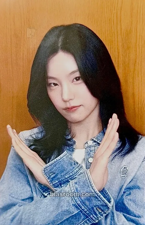Yeji GOLD Photocard - ITZY - ITZY K-pop photocard