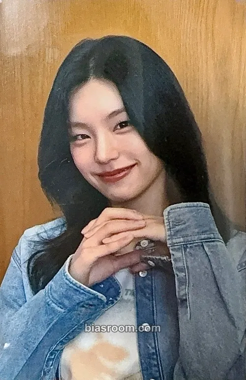 Yeji GOLD Photocard - ITZY - ITZY K-pop photocard