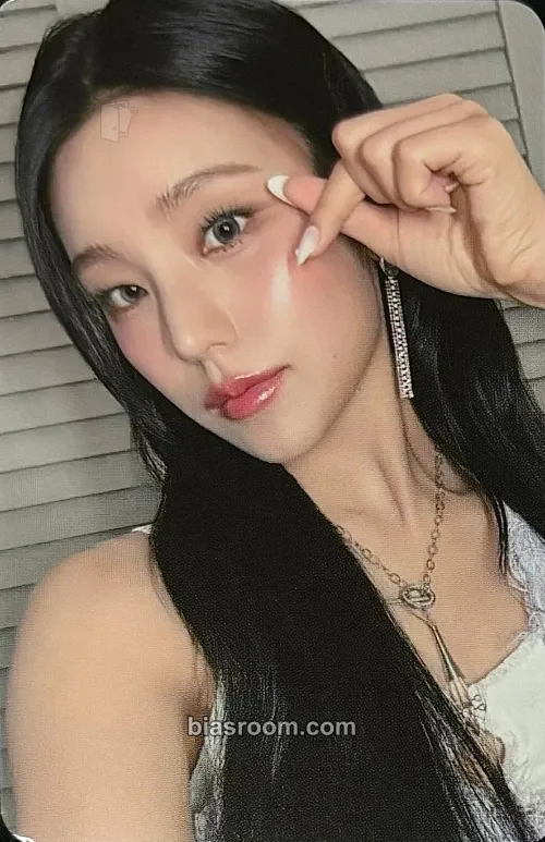 Yeji GOLD Photocard - ITZY - ITZY K-pop photocard