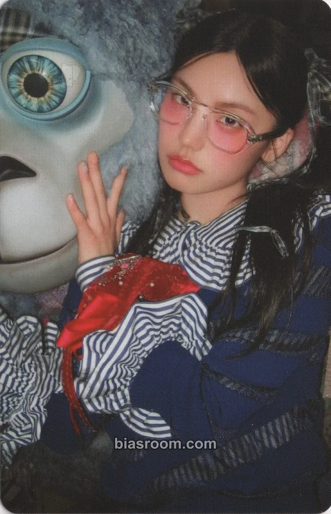 Yeji GOLD Photocard - ITZY - ITZY K-pop photocard