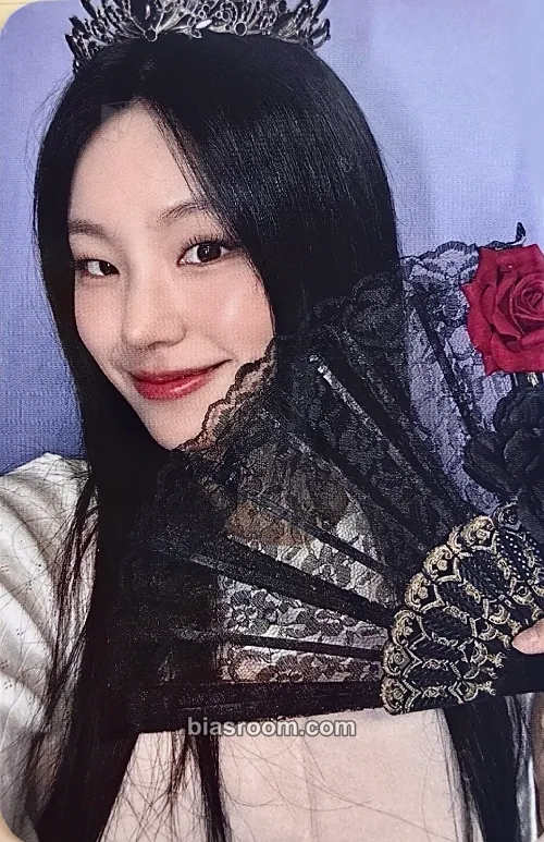 Yeji GOLD Photocard - ITZY - ITZY K-pop photocard