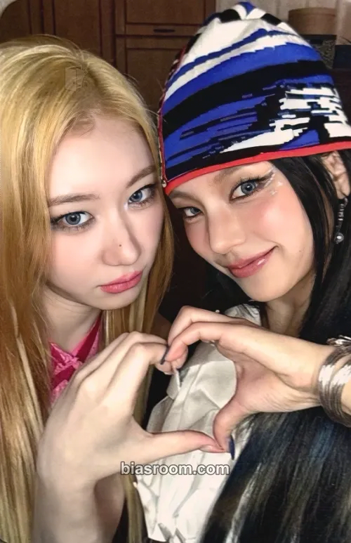 GOLD Photocard - ITZY - ITZY K-pop photocard